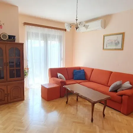 Novi Ii Apartment